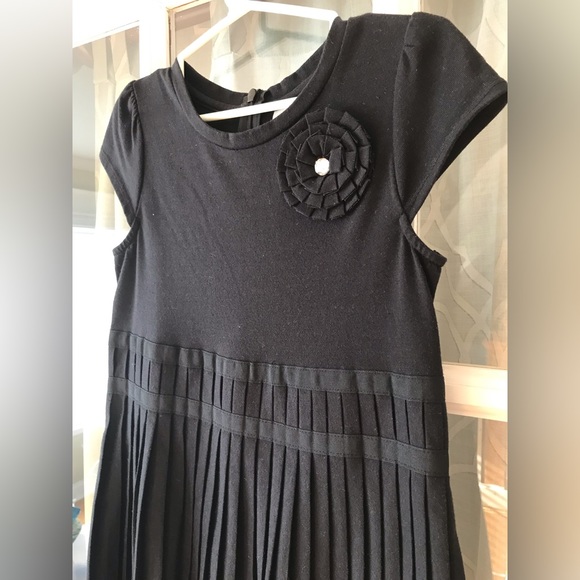 Gymboree size 7 black dress pleated skirt with black flower detail & “gem” - Picture 5 of 5